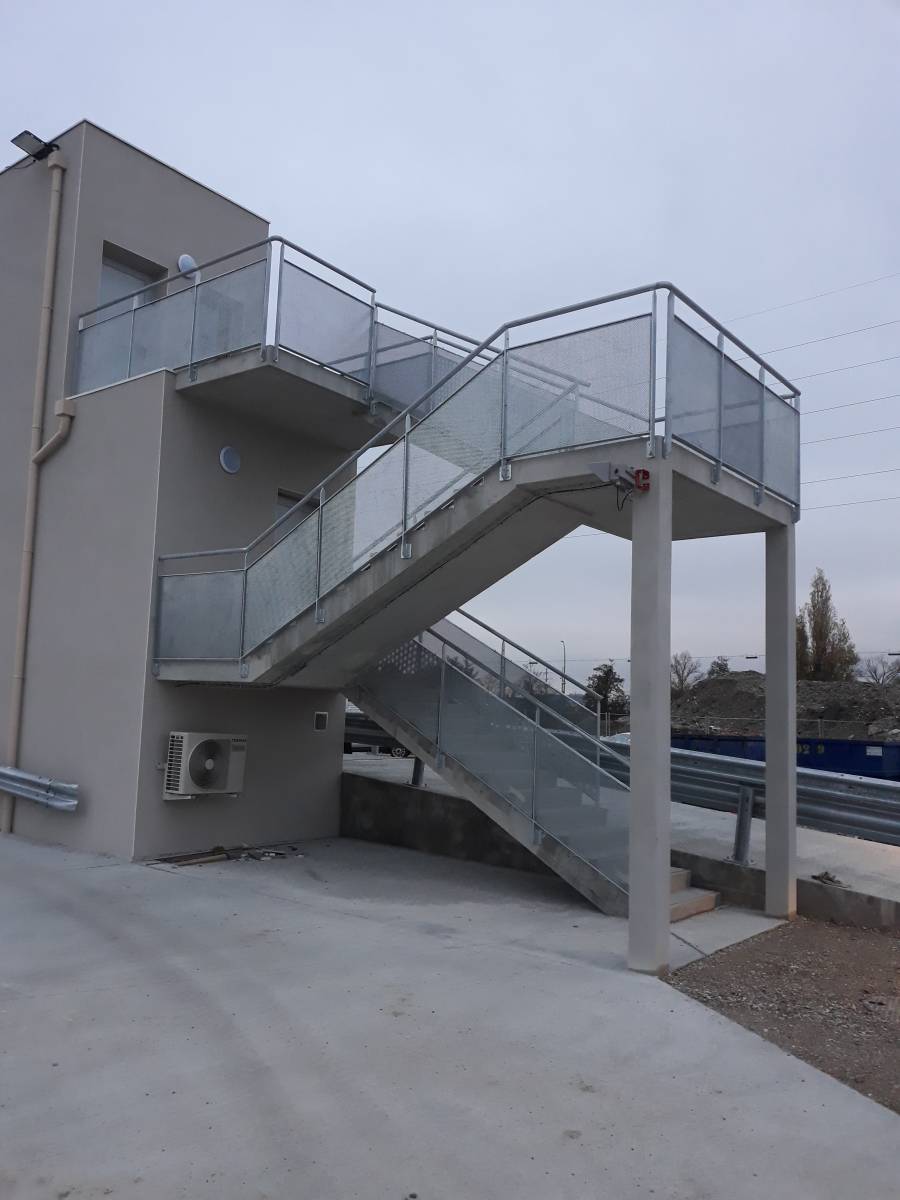 Où trouver un devis pour la construction d'un escalier en métal Jonage 69330 ?