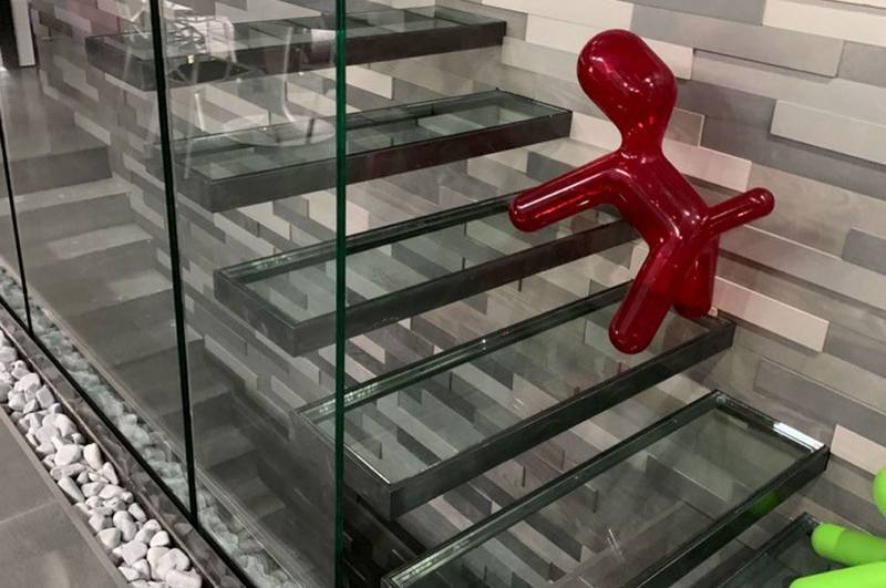 quel est le prix d'un escalier sur mesure en acier et verre