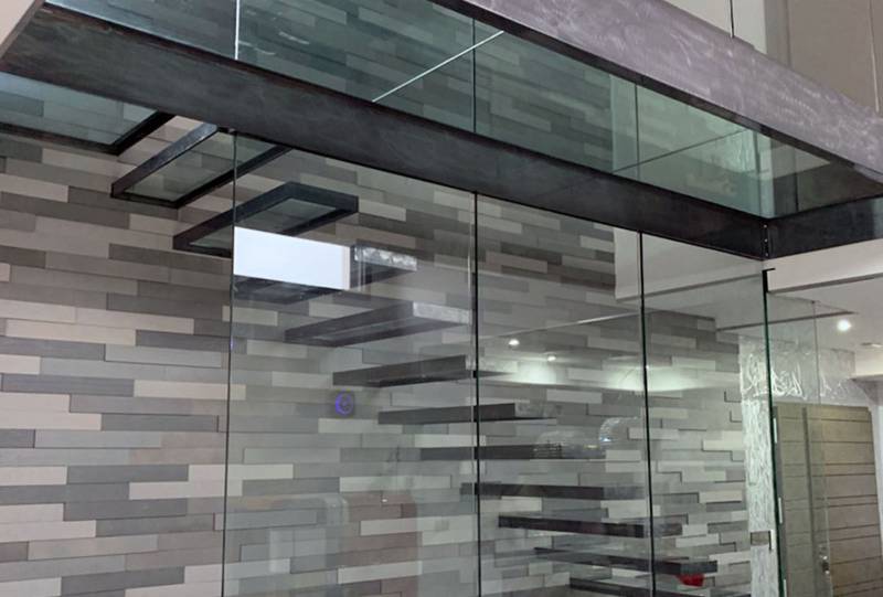 escalier design métal et verre