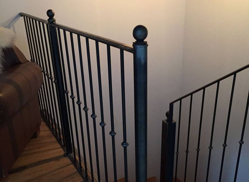 ou faire la réalisation d'un escalier et de son rampant d'escalier sur-mesure type bistro