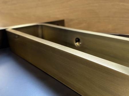 idée de plan de travail en acier vieilli pour cuisine contemporaine à Lyon centre presqu'ile