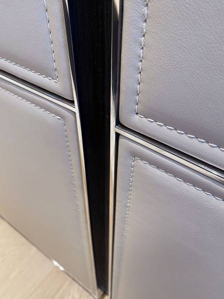 idée porte de dressing design en inox