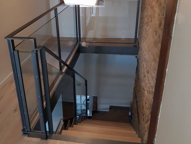 idée de garde-corps moderne en verre