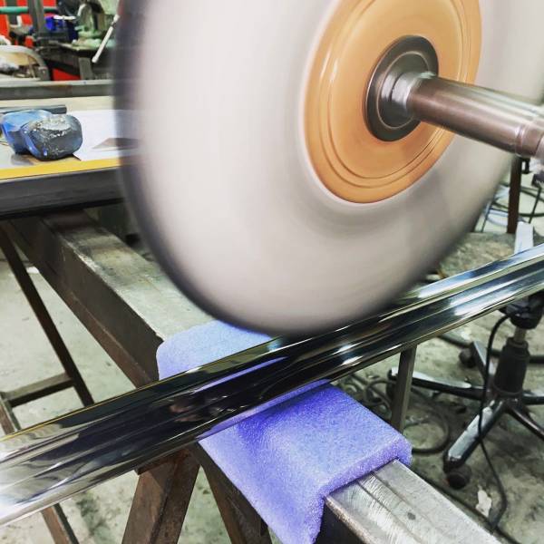 Porte de dressing en inox poli miroir près de lyon