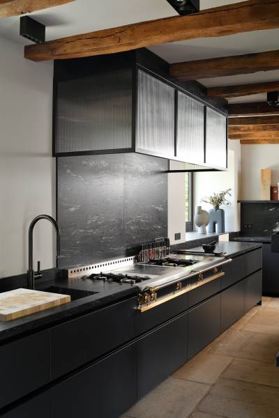 structure de hotte acier et verre