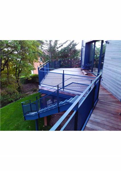 escalier métal industriel sur-mesure à saint-bonnet-de-mure