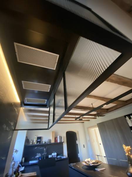 hotte en acier et verre