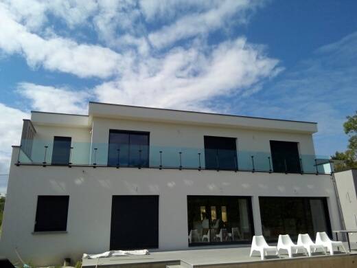 garde corps terrasse extérieur avec remplissage vitrage bleu a caluire et cuire