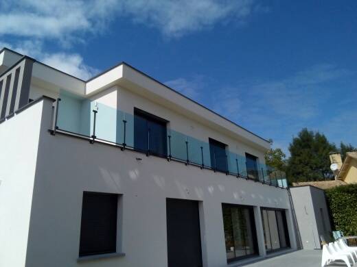 garde corps terrasse extérieur avec remplissage vitrage bleu a caluire et cuire