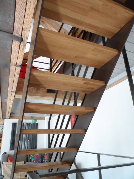 Trouver une entreprise spécialisé dans la conception d'escalier sur-mesure en région Lyonnaise