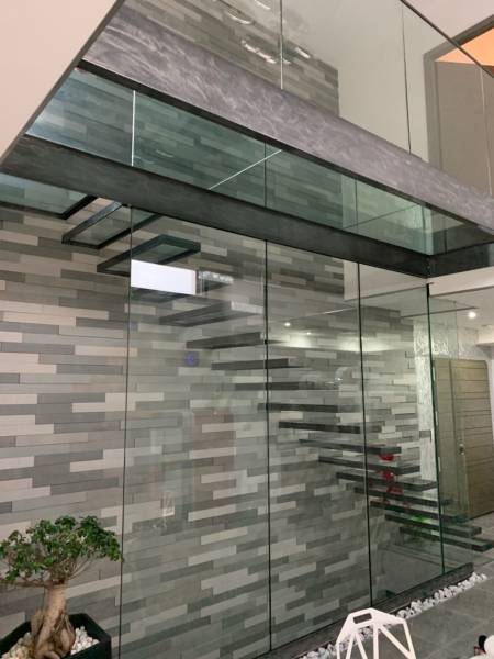 escalier en verre sur mesure haut de gamme