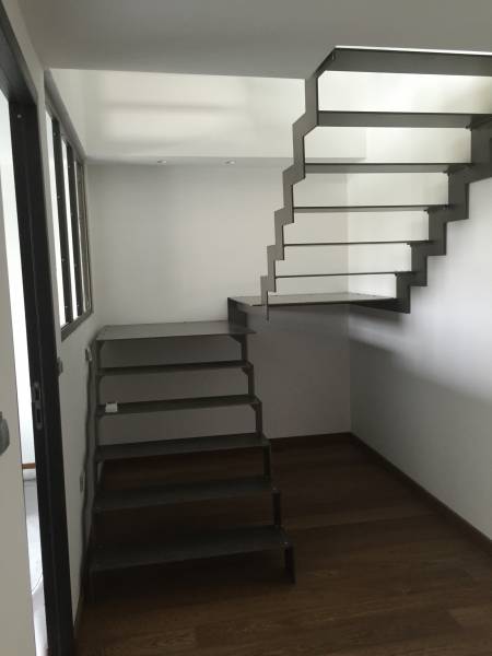 ESCALIER MÉTALLIQUE  2 4 TOURNANT AVEC LIMON CRÉMAILLÈRE A CHASSIEU