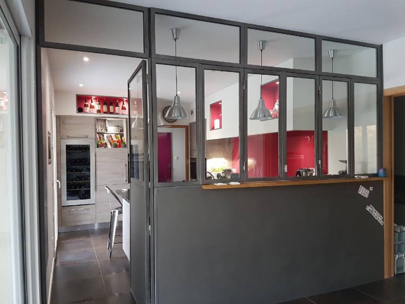 verrière type ateliers acier  avec porte battant a gênas