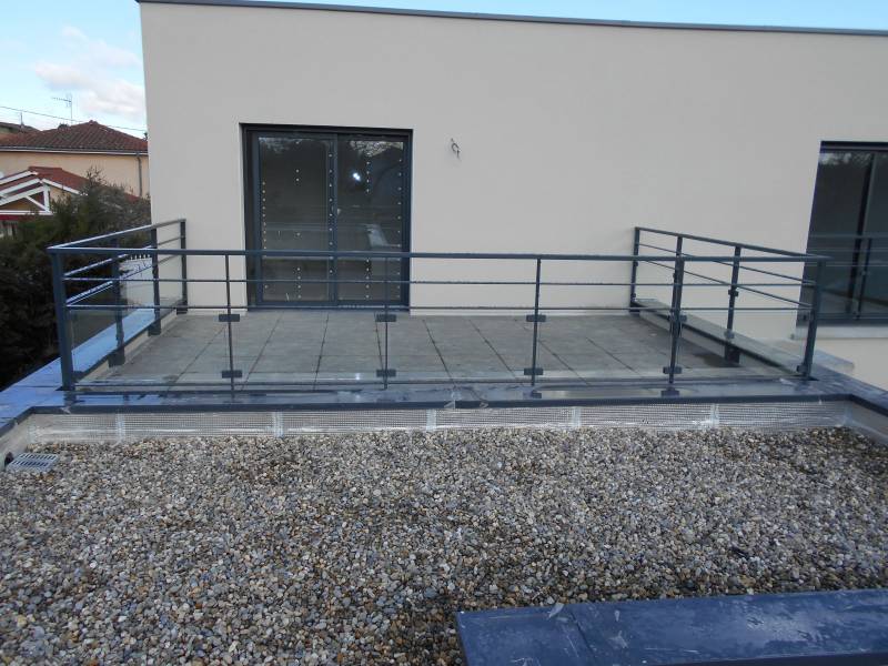 garde corps exterieur acier et verre