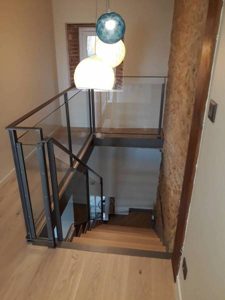 ESCALIER CRÉMAILLÈRE MÉTALLIQUE AVEC MARCHE BOIS A LYON  A SAINT BONNET