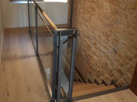 ESCALIER CRÉMAILLÈRE MÉTALLIQUE AVEC MARCHE BOIS A  ECULLY